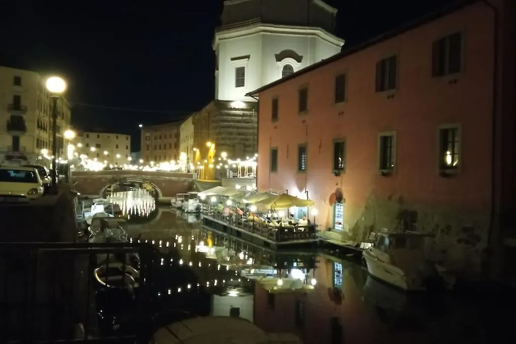 Casa In Piazza A Due Passi Dagli Imbarchi E Dal Centro Storico Apartamento Livorno